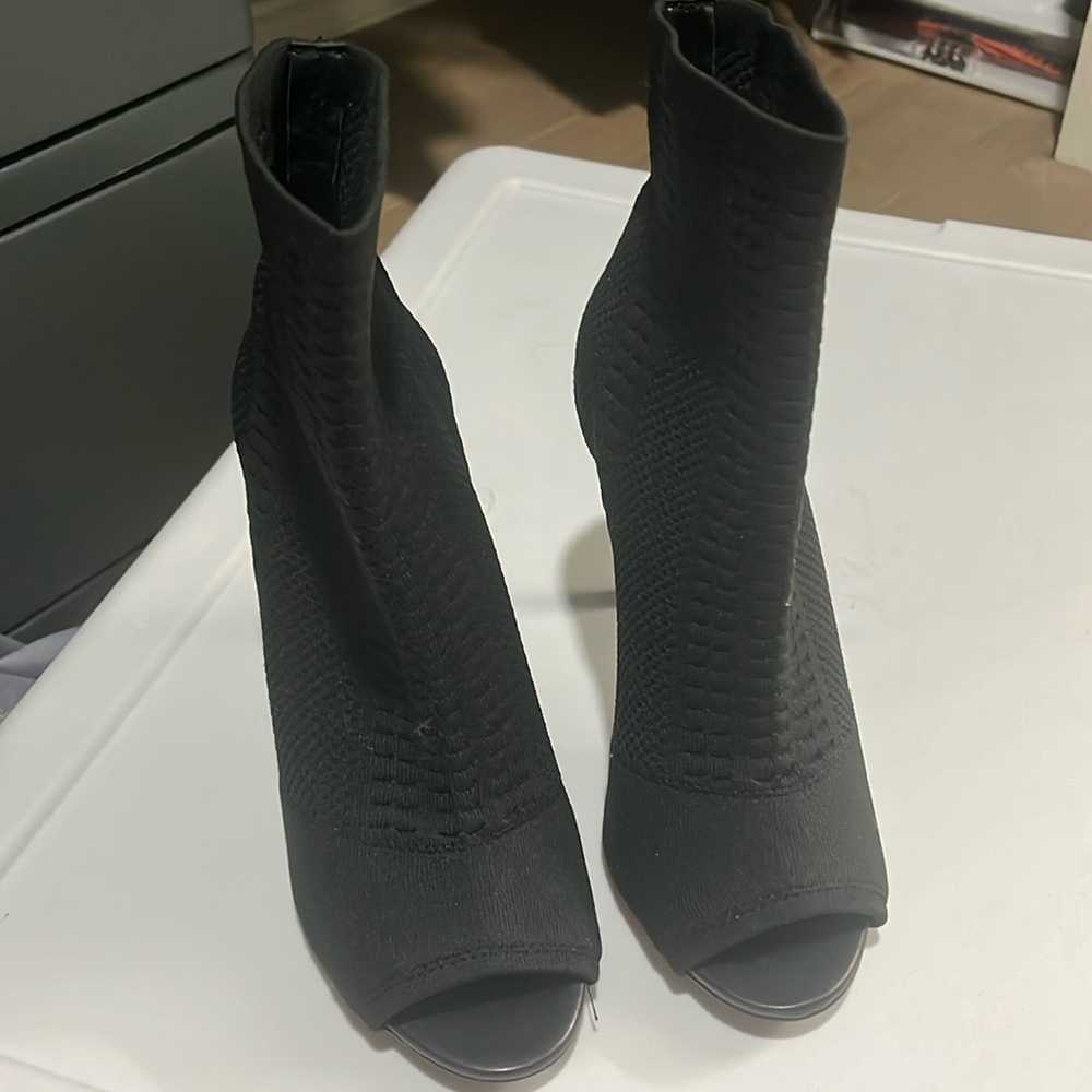 Super cute open toe Steve Madden heels